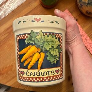 Ceramic Carrots Crock Susan Winget vintage collectibles crock 6” tall